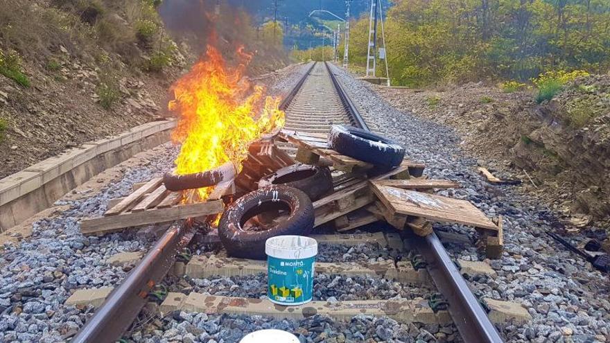 Una crema d&#039;objectes en un tram de l&#039;R3 a Puigcerdà talla mitja hora el servei ferroviari