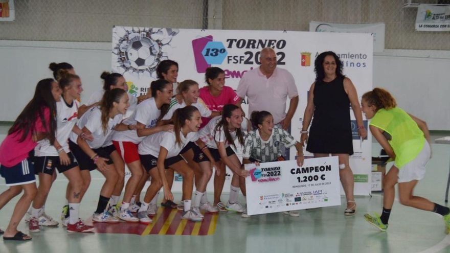 Más de 20 equipos se dan cita en el torneo de fútbol sala femenino