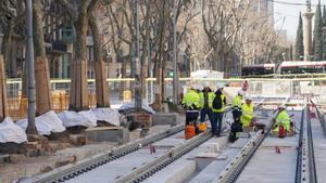 Les obres del tramvia a la Diagonal obliguen a tallar una part del passeig de Sant Joan