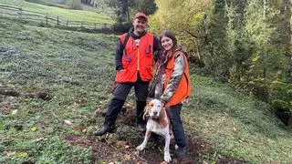 La pasión por la caza pasa de padres a hijos en Cangas del Narcea: Aida Fernández tiene 13 años y es cazadora