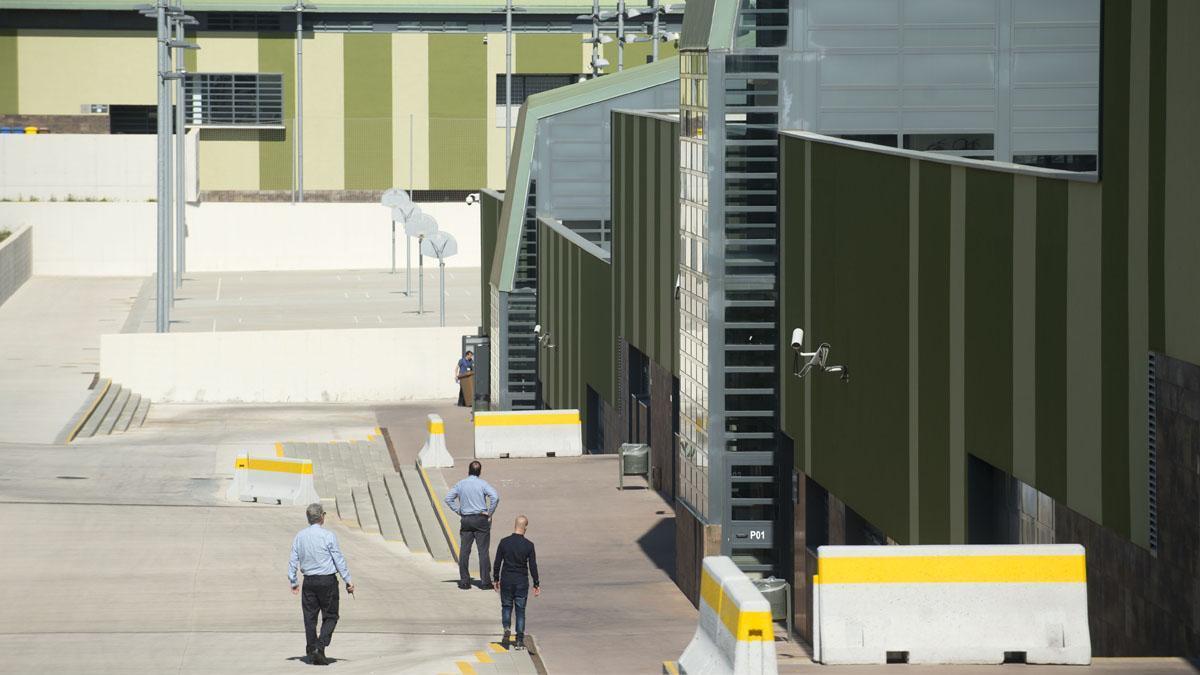 Un intern de la presó de Tarragona en mata la cuinera i se suïcida