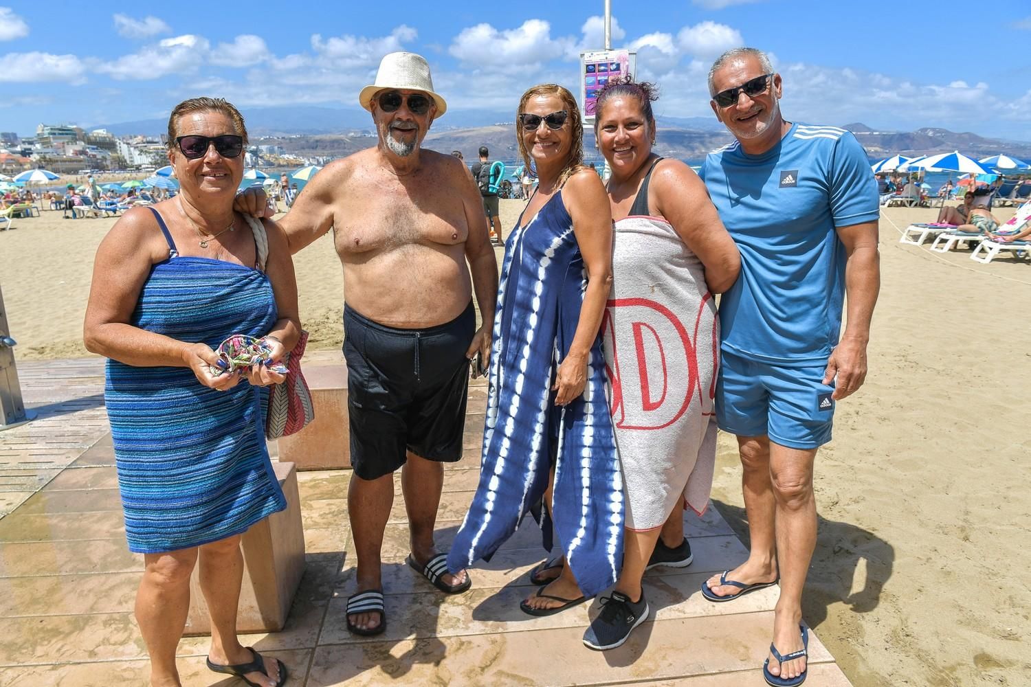 Día de playa en Las Canteras tras la noche de San Juan