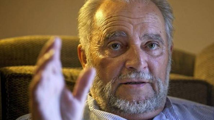 Julio Anguita, ingresado por problemas de corazón