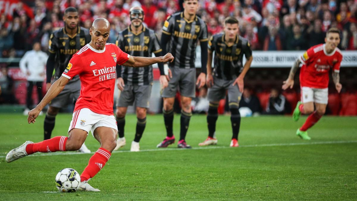 João Mário marcó un doblete ante el Vitória Guimarães