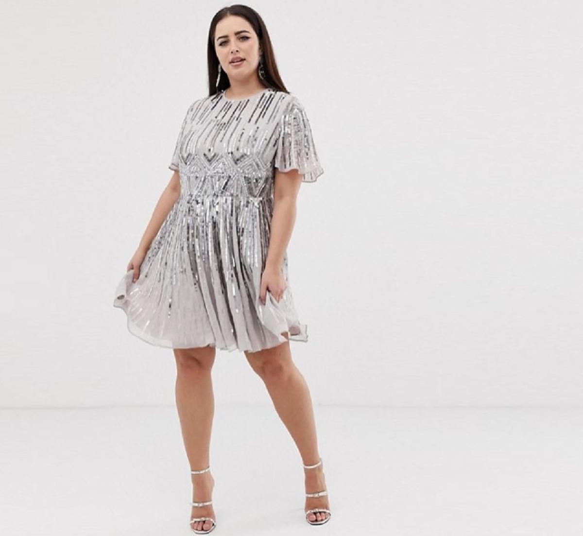 El minivestido skater con adorno brillante, de ASOS DESIGN Curve