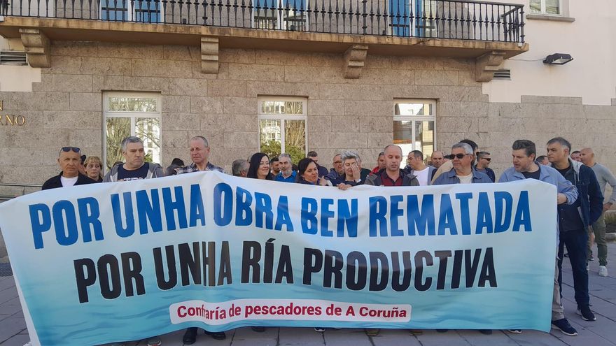 Mariscadores de O Burgo exigen ayudas a Xunta y Gobierno al no poder faenar