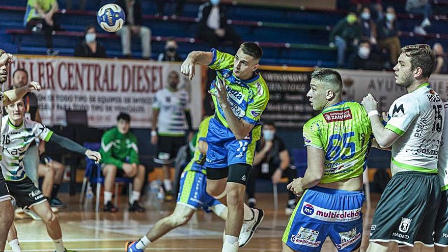 Nacho López, jugador del Balonmano Zamora. | N. R.