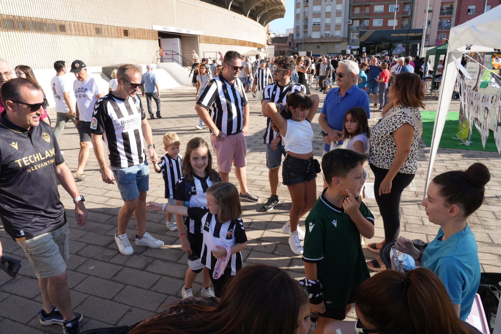 Así disfruta la afición del CD Castellón en Castalia