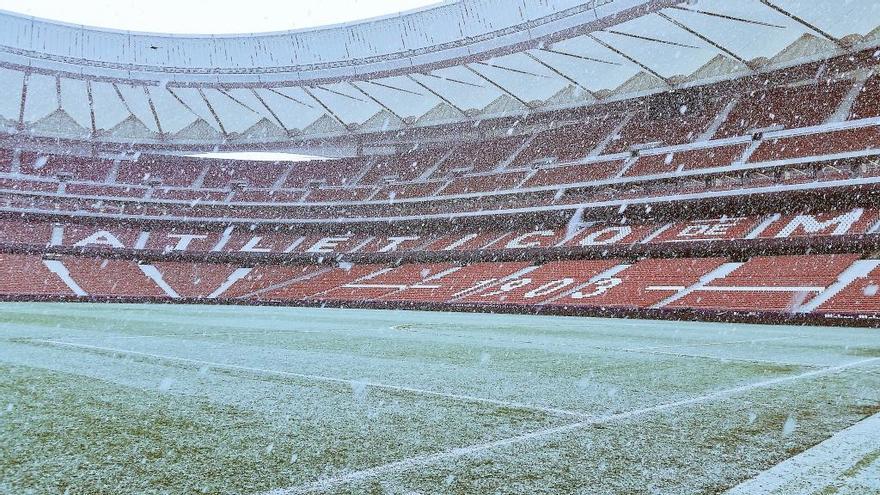 El Atlético de Madrid-Valencia se juega pese a la nieve