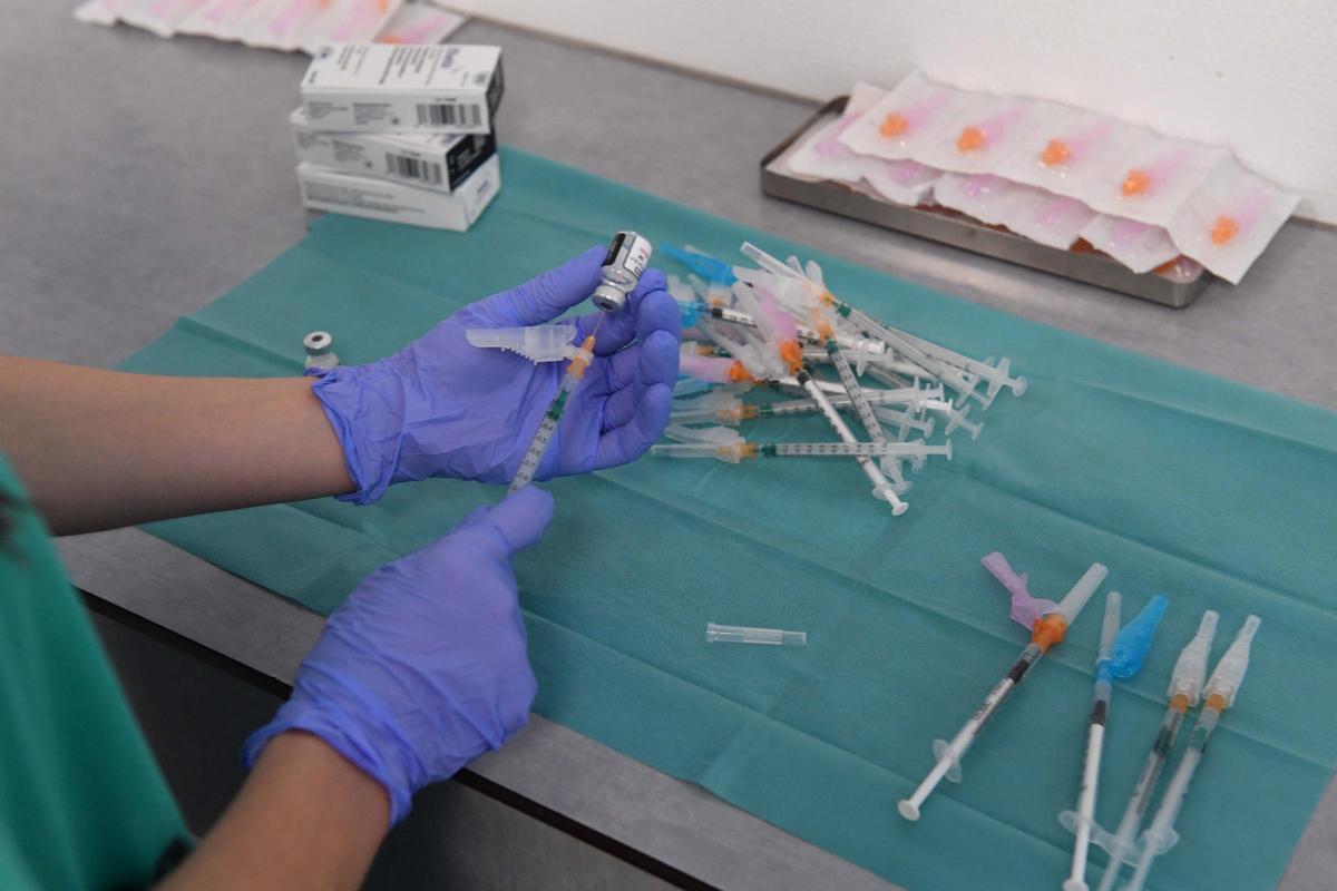 Arranca la vacunación de gripe y COVID en centros de salud a mayores de 80 años