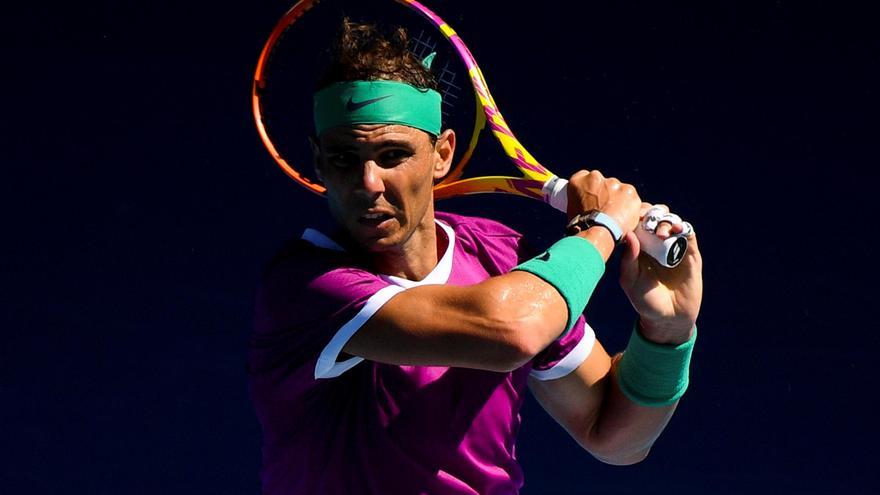 Nadal logra una victoria contundente en su estreno en Australia