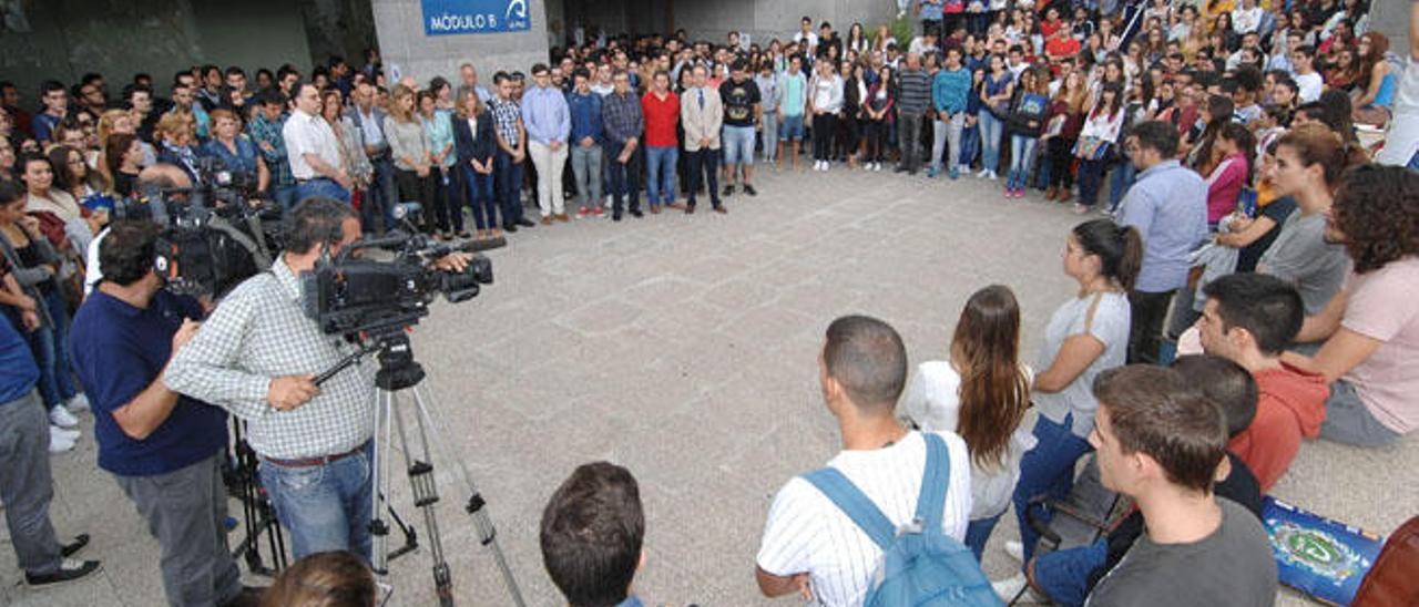 Los alumnos y personal docente de Recursos Laborales de la ULPGC recuerdan a la joven con un minuto de silencio en Ciencias Jurídicas