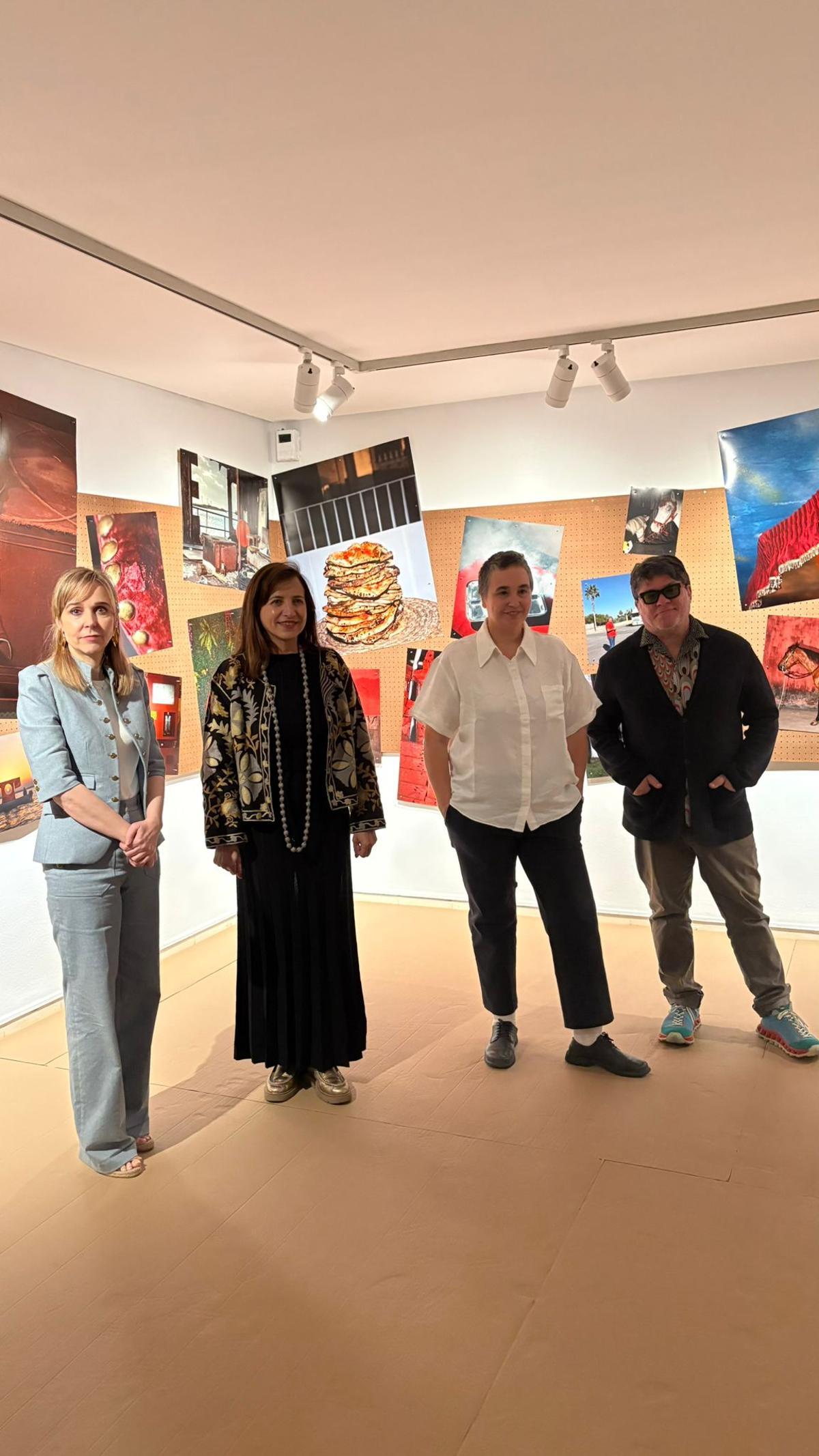 Blanca de la Torre, Marta Alonso, Cristina de Middel e Iván de la Nuez en el IVAM en la inauguración de 'Apoteosis Now'.