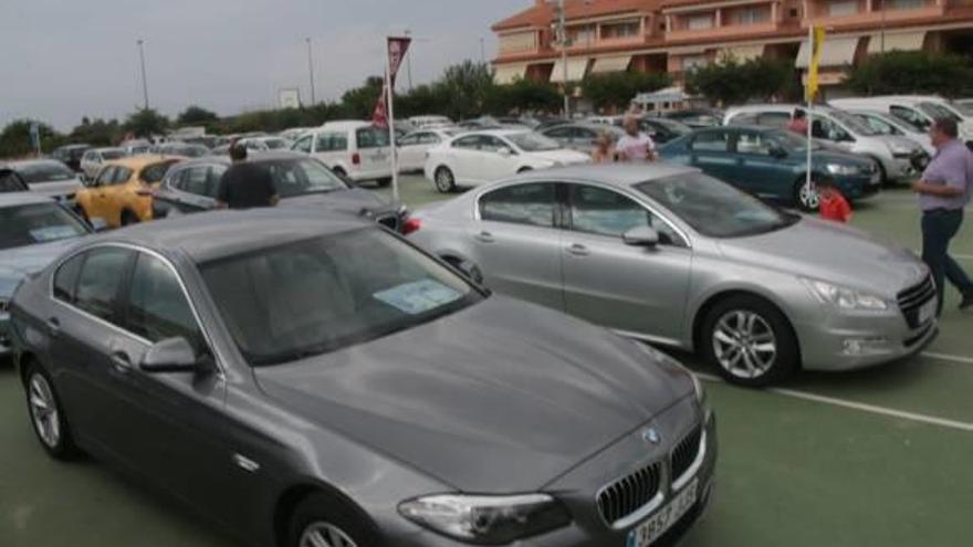 Centenares de visitantes consolidan el éxito de la Feria del Automóvil de Ocasión