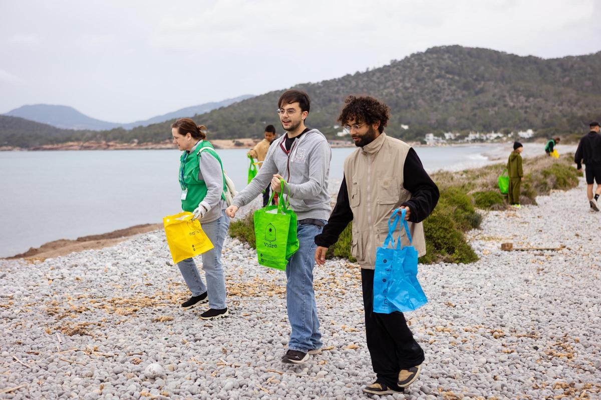 Todas las imágenes de la jornada de limpieza Tejiendo Futuro de Ibizapreservation