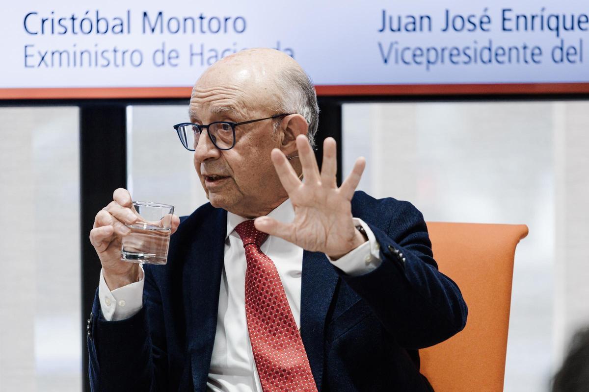 El exministro de Hacienda Cristóbal Montoro, en una jornada organizada por el Consejo General de Economistas (CGE), a 28 de marzo de 2025, en Madrid (España).