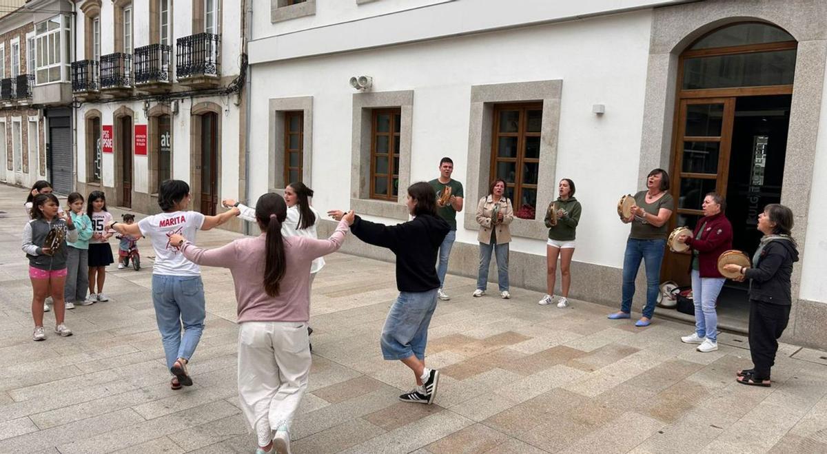 Vermú de cantareiras, onte, na
Praza Siñor Afranio de Silleda