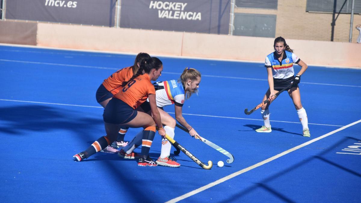 Este fin de semana, el Valencia CH cosechó un empate ante el CH San Fernando (1-1) certificando la permanencia, a falta de una jornada para que culmine la fase inicial, y selló su billete para disputar la Fase Final por el ascenso a la máxima categoría.