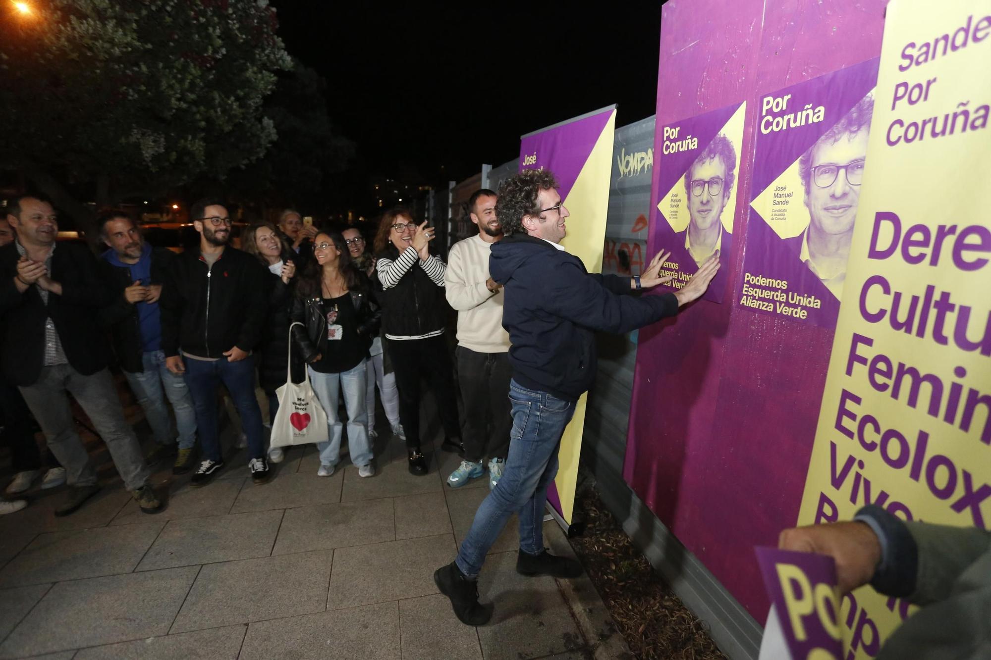 Arranca la campaña electoral: pegada de carteles de Por Coruña