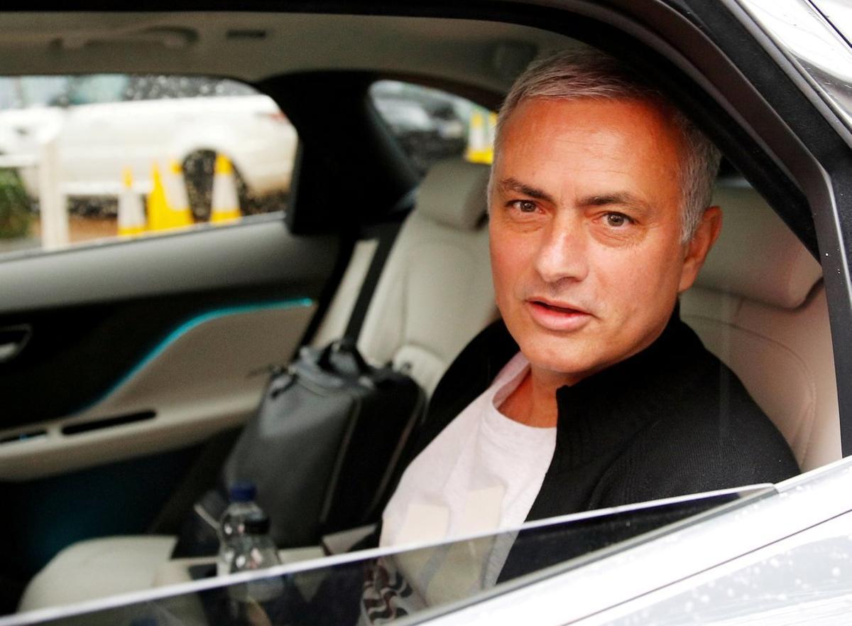 FILE PHOTO: Jose Mourinho is driven away from his accommodation after leaving his job as Manchester United’s manager, in Manchester, Britain, December 18, 2018. REUTERS/Phil Noble/File Photo