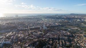Vista aérea del área metropolitana de Barcelona desde Santa Coloma de Gramenet.