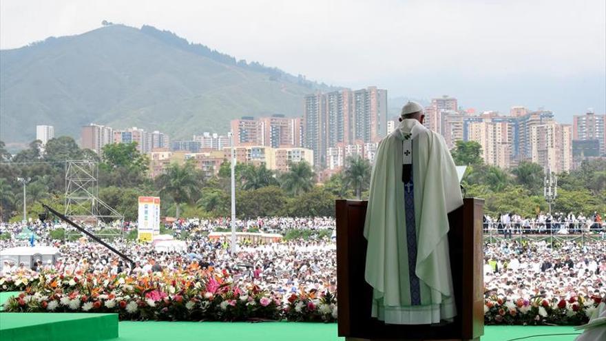 El Papa pide a los colombianos un estilo de vida sin violencia y de paz