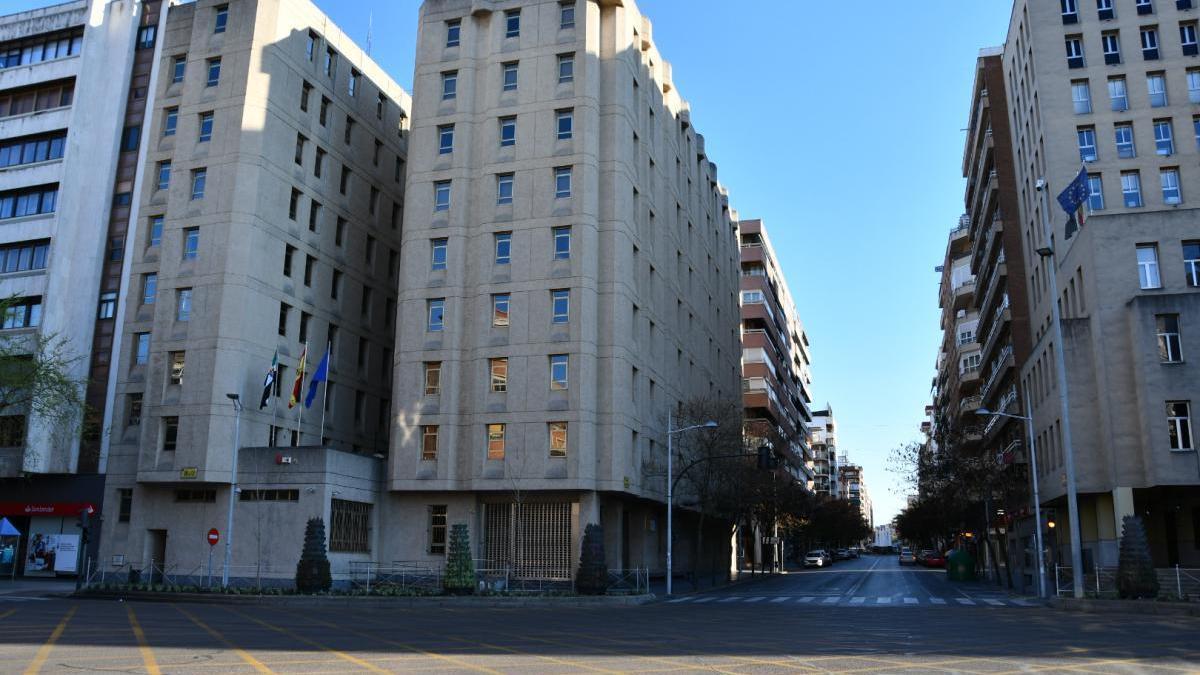 El ayuntamiento de Badajoz cierre los parques del Río y Castelar