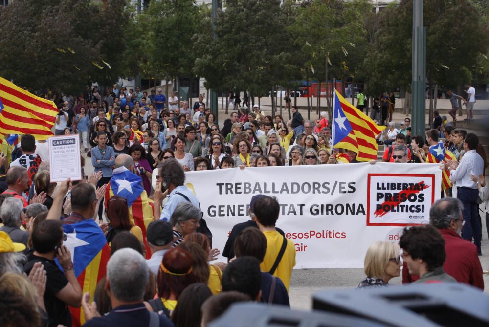 Concentració a la Plaça U d''octubre