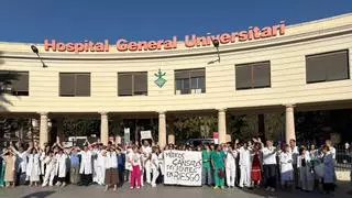 Los médicos de Alicante llevarán sus reivindicaciones en autobús hasta los centros de salud y hospitales