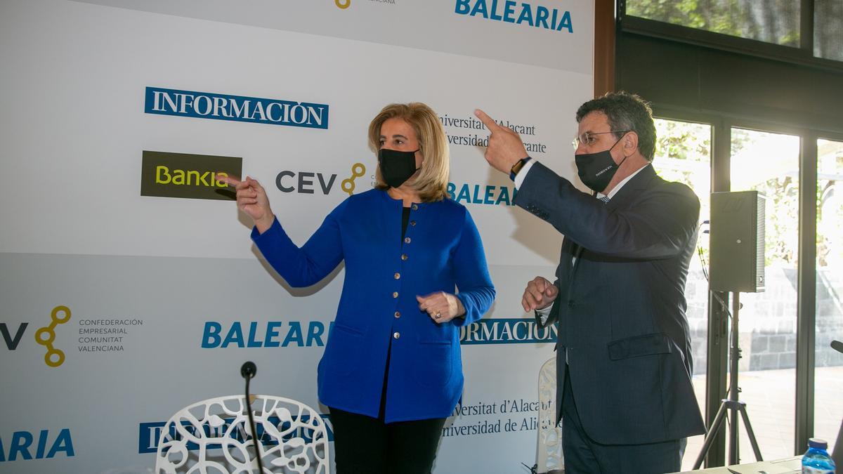 Fátima Báñez insiste en la necesidad de acelerar la vacunación para favorecer la recuperación económica