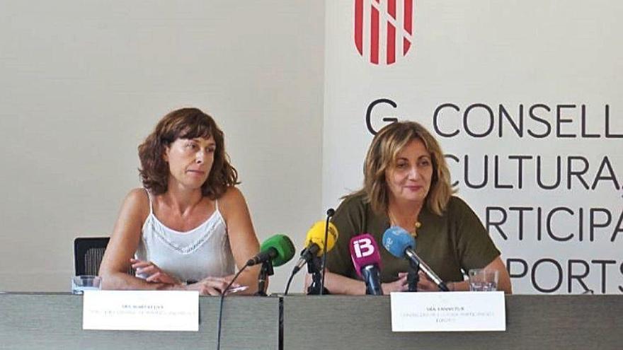 Marta Fluxà y Fanny Tur, ayer al presentar las subvenciones.