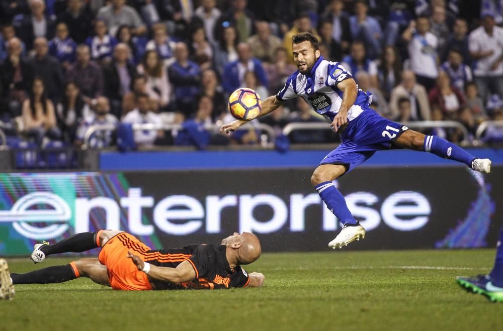 Un Çolak notable librea el ataque con un gran gol y un error suyo propicia el empate (1-1).