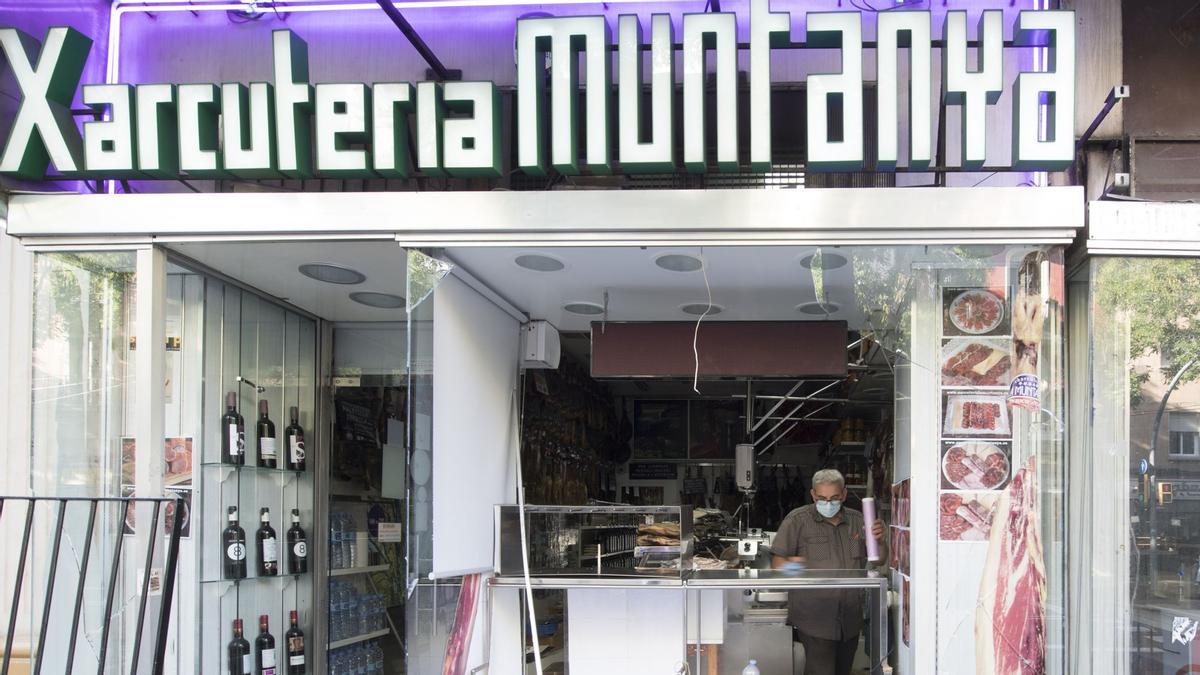 Charcutería en la calle Creu Coberta cerca de plaza España asaltada de madrugada