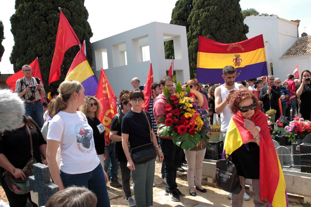 Homenaje a los fusilados en el cementerio de Paterna