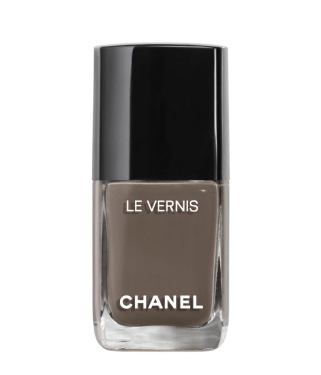 Esmalte Le Vernis Brun Fumé, de Chanel