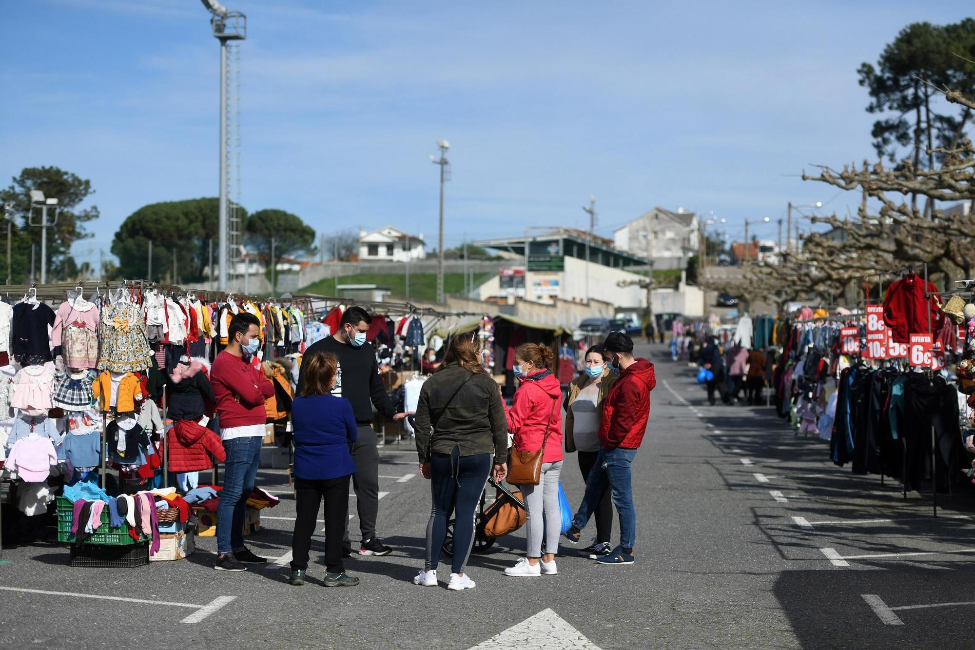 El mercadillo de Baltar, sin clientes por las restricciones