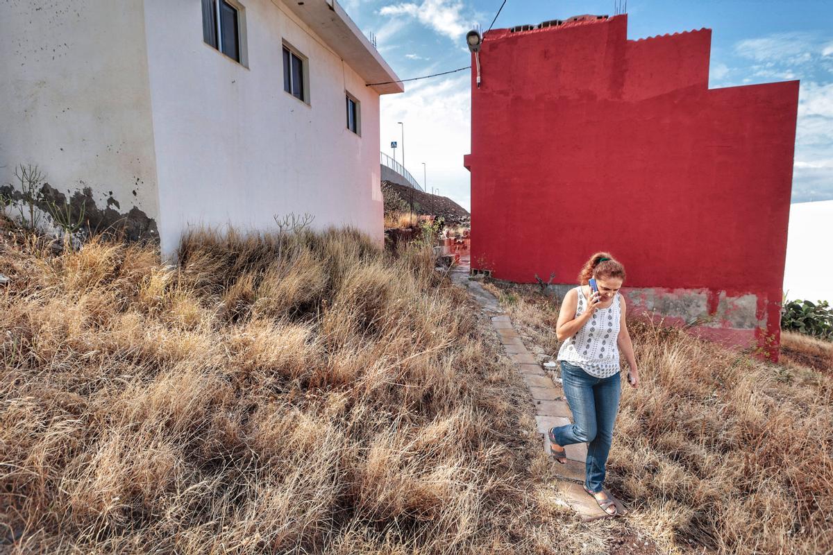 Acceso a una vivienda de El Suculum.