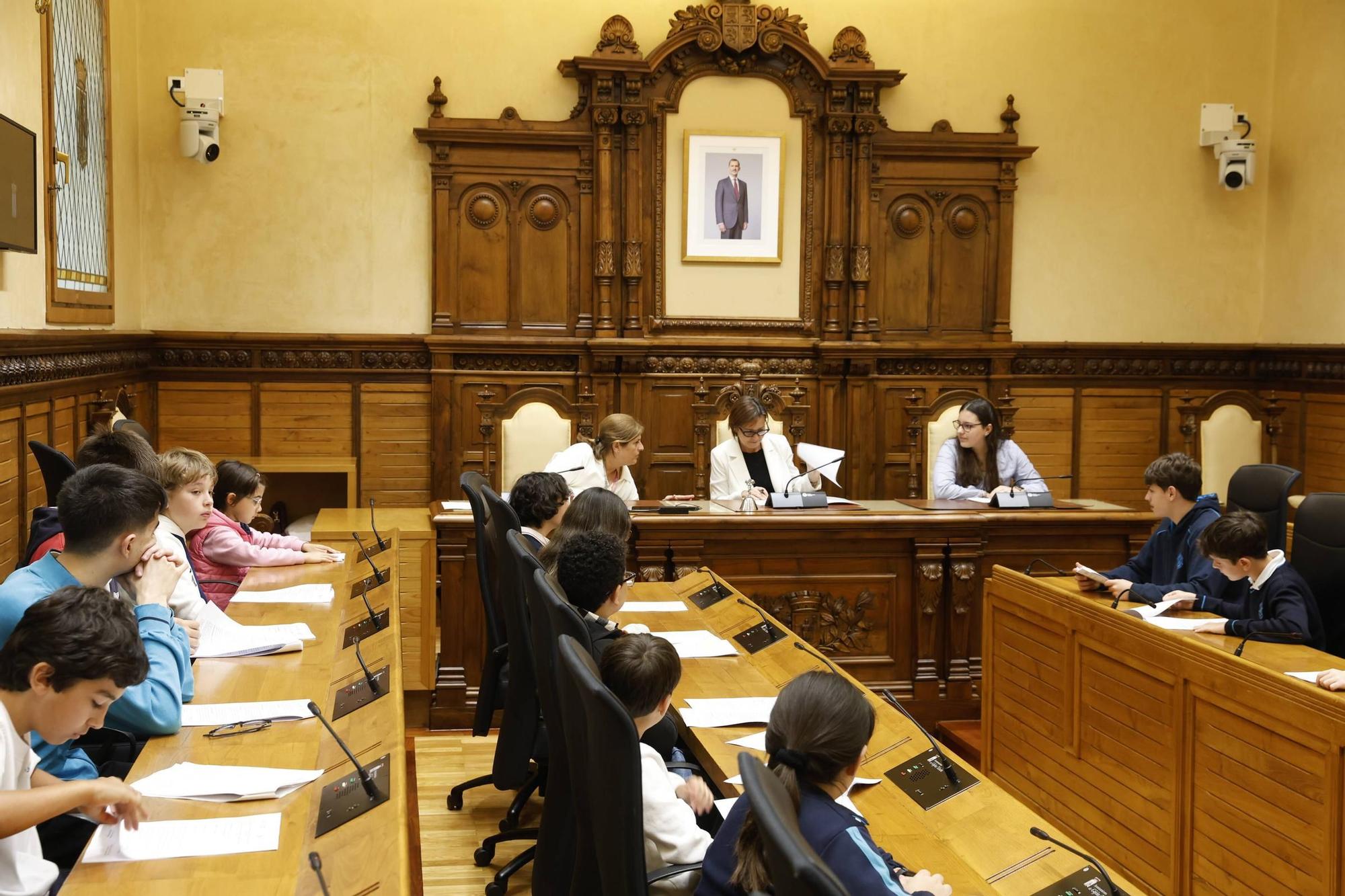 El Pleno del Consejo Municipal de Infancia y Adolescencia de Gijón, en imágenes