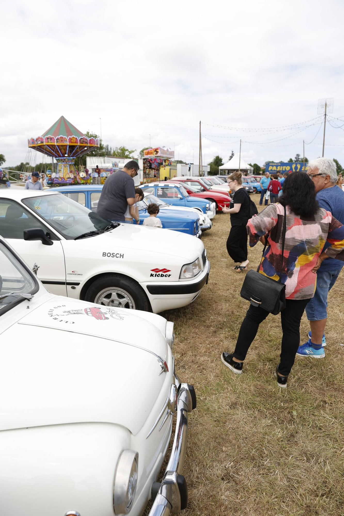 La exposición de coches clásicos en Cabueñes, en imágenes