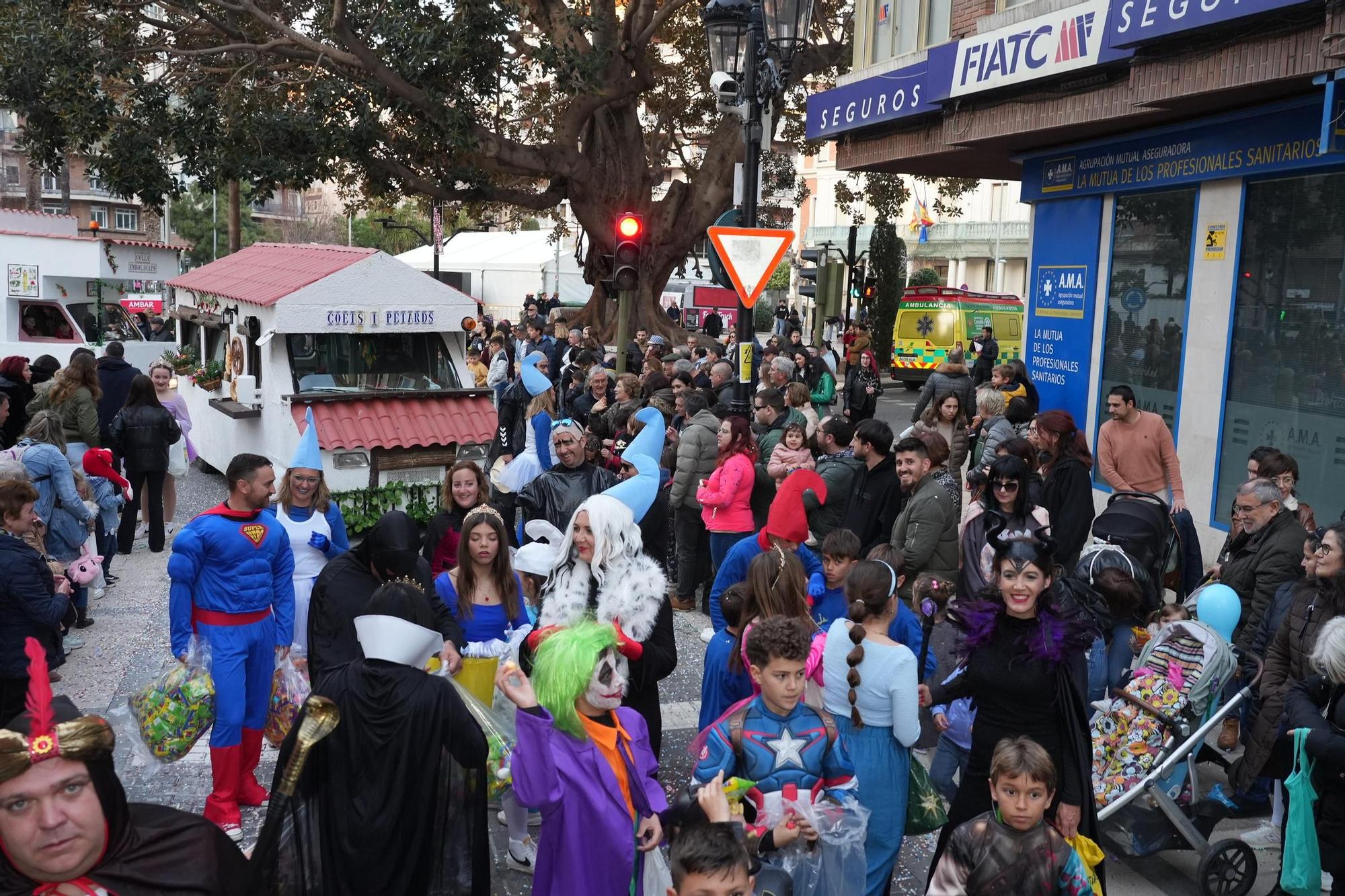 Desfile de animación de collas y carros engalanados