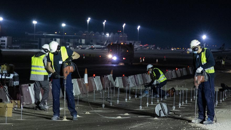 Aena renueva el pavimento de las pistas del aeropuerto para incrementar la seguridad