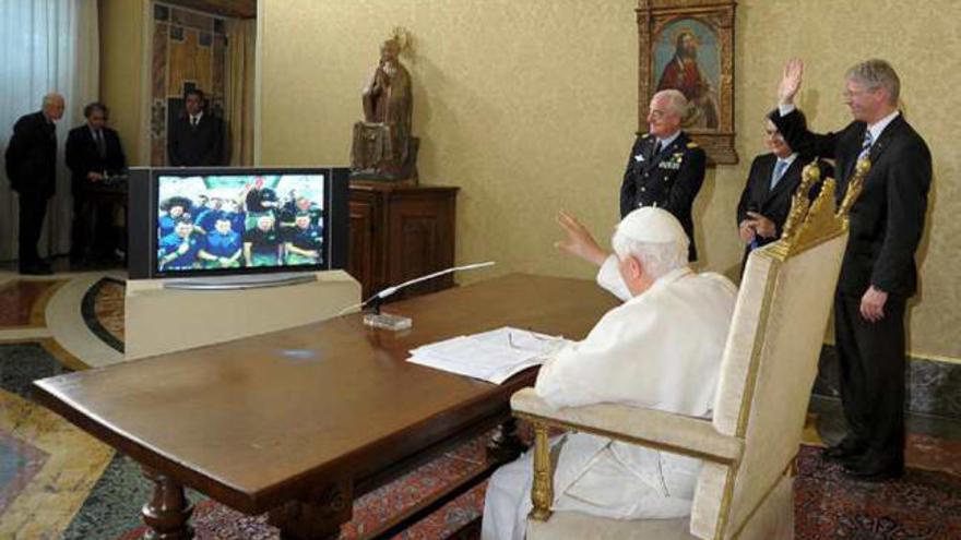 El Papa Benedicto XVI entra en contacto con el espacio