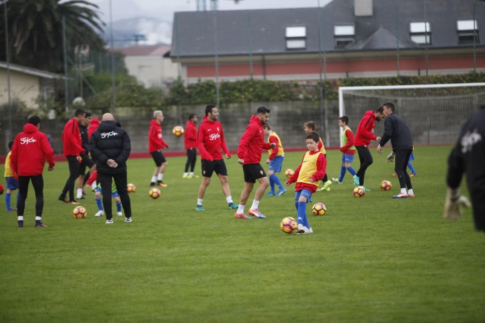 Entrenamiento del Sporting en Navia