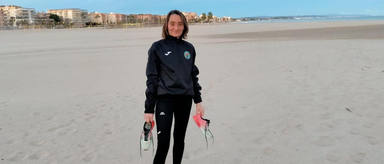 Maite Gargallo, con sus zapatillas y tras salir a marchar por el Paseo Marítimo de Tarragona.