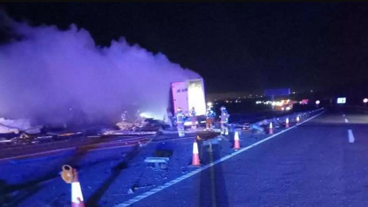 Un accidente en Tarragona obliga a cortar la A-7 en ambos sentidos