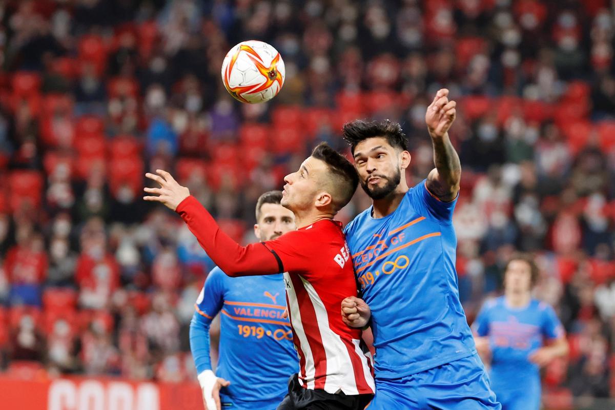 Alderete durante el ATHLETIC BILBAO - VALENCIA