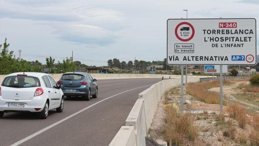 Colisión de dos turismos en la autopista AP-7