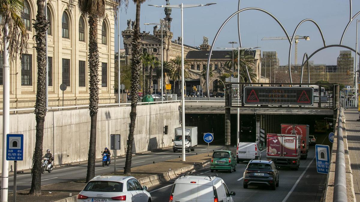 Tráfico en las inmediaciones del puerto de Barcelona.