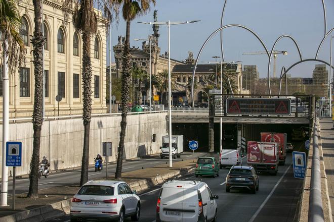 Tráfico en las inmediaciones del puerto de Barcelona.