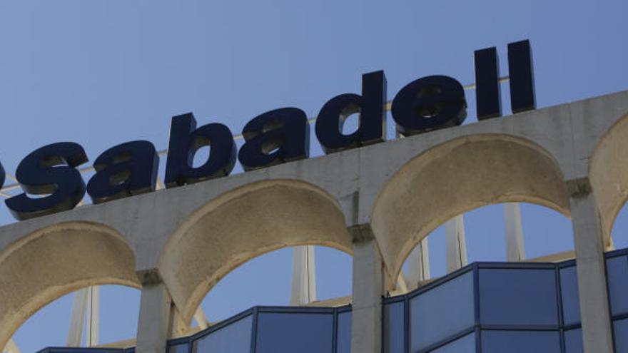 El Banco Sabadell acuerda trasladar su sede a Alicante por la incertidumbre en Cataluña